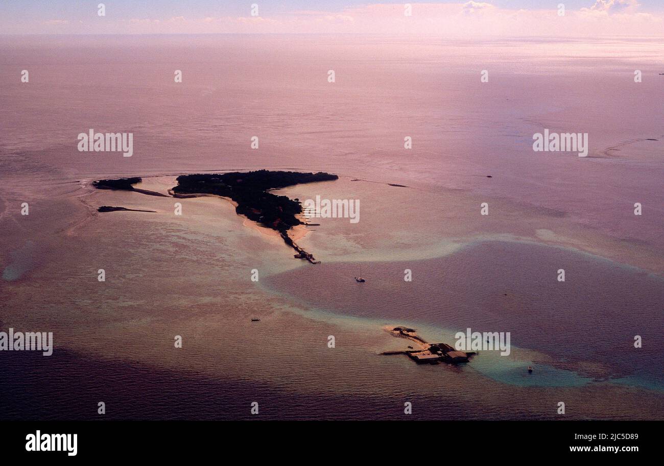Atoll, Insel, Archipel, Malediven Indischer Ozean,  Luftaufnahme, Linienflug Emirates Stock Photo