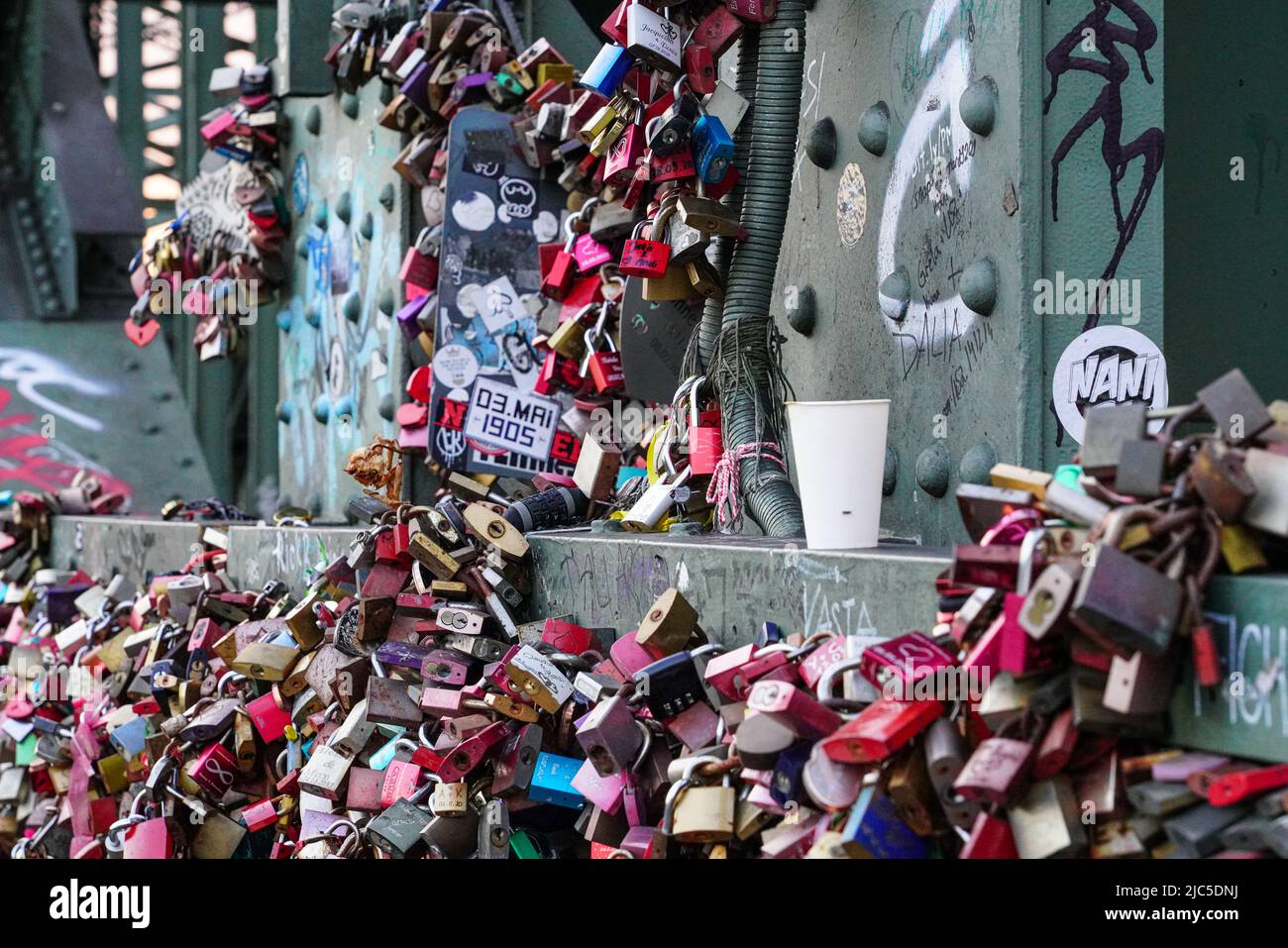 Love locks. Couples attach a padlock to the railing of Hohenzollern Bridge to swear eternal love. Cologne, North Rhine-Westphalia, Germany, 21.5.22 Stock Photo