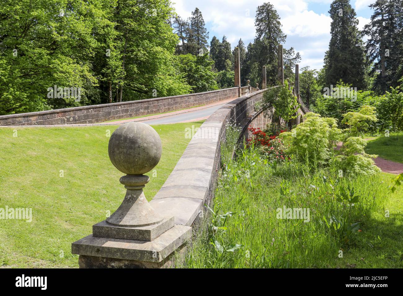 Dumfries house the avenue bridge hires stock photography and images