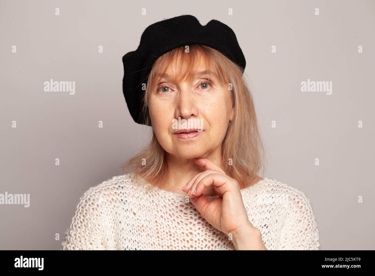 Portrait older black woman work hi-res stock photography and images - Alamy