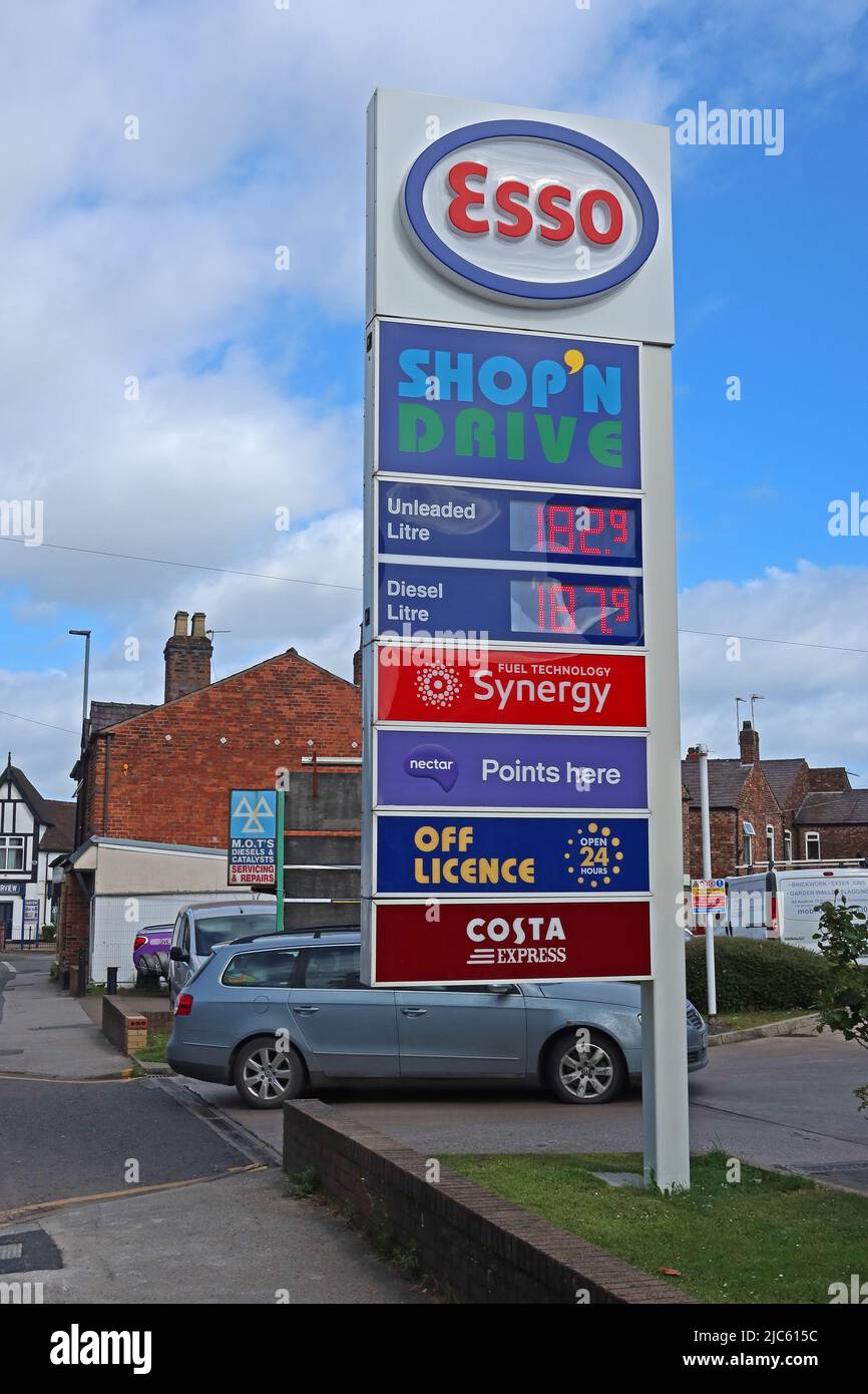 Esso Shop n Drive, filling station forecourt, Knutsford Rd, Latchford village, Warrington, Cheshire, England, UK, WA4 1JH Stock Photo