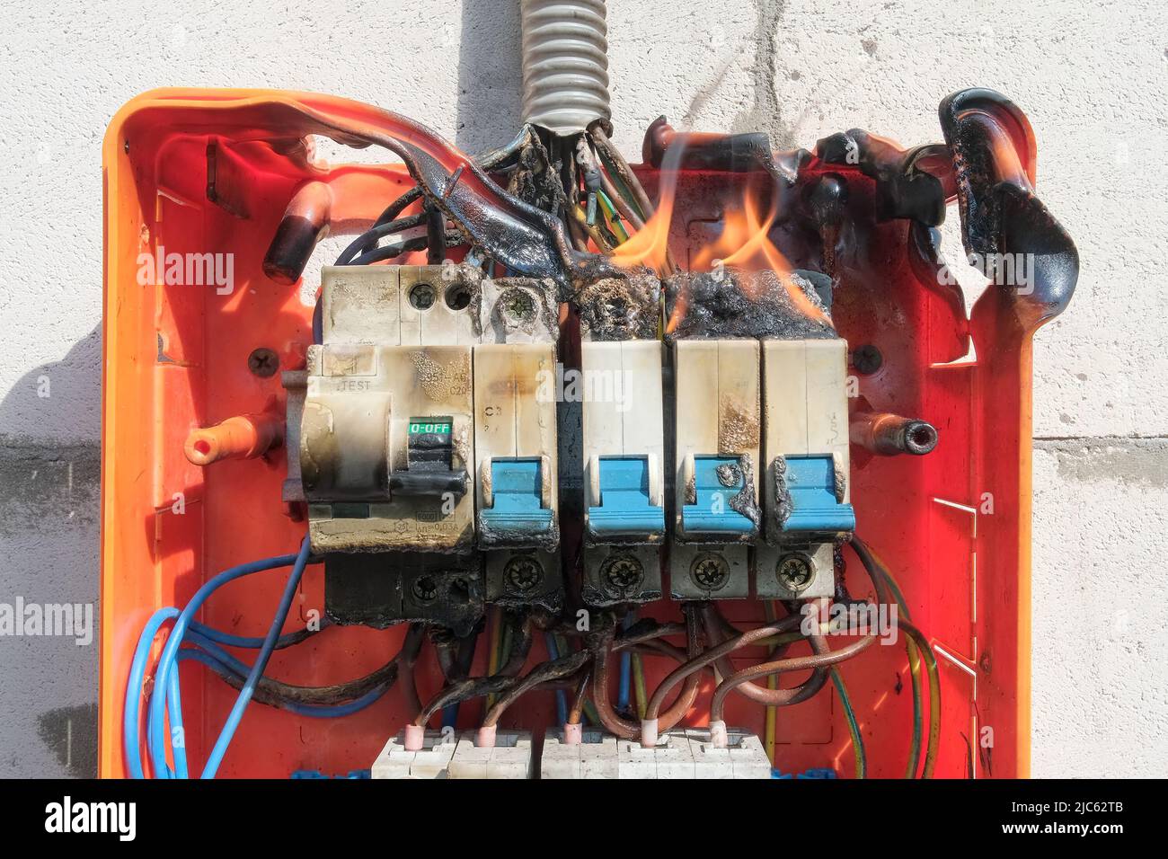 邦楽 SHORT CIRCUIT / Break your wall What Is a Short Circuit, and What Causes Short Circuits?