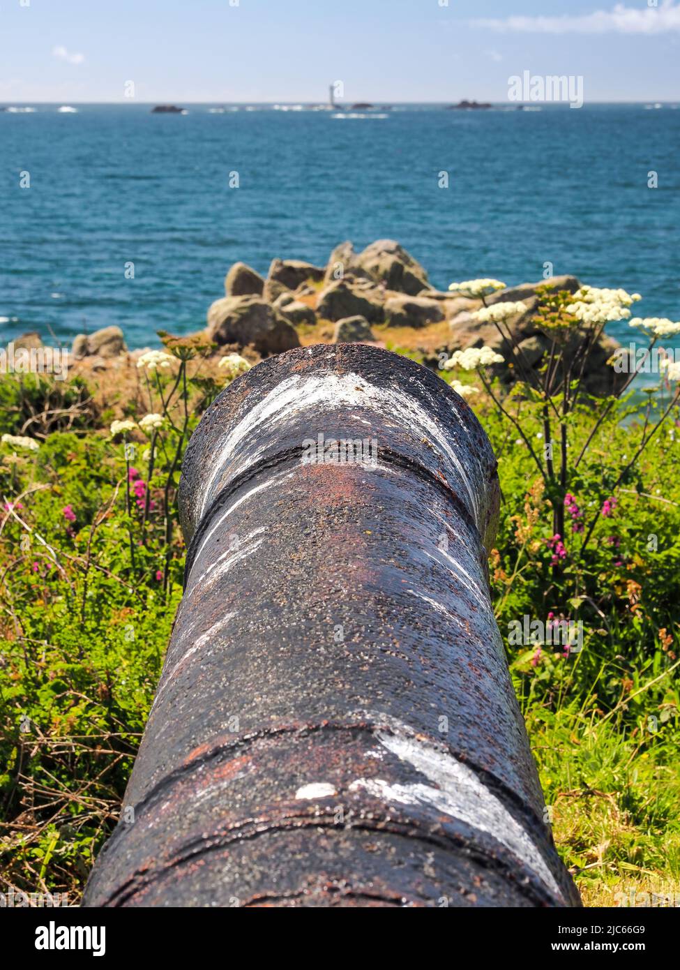 View down cannon barrel at the L'Eree Battery, Guernsey, Channel Islands Stock Photo