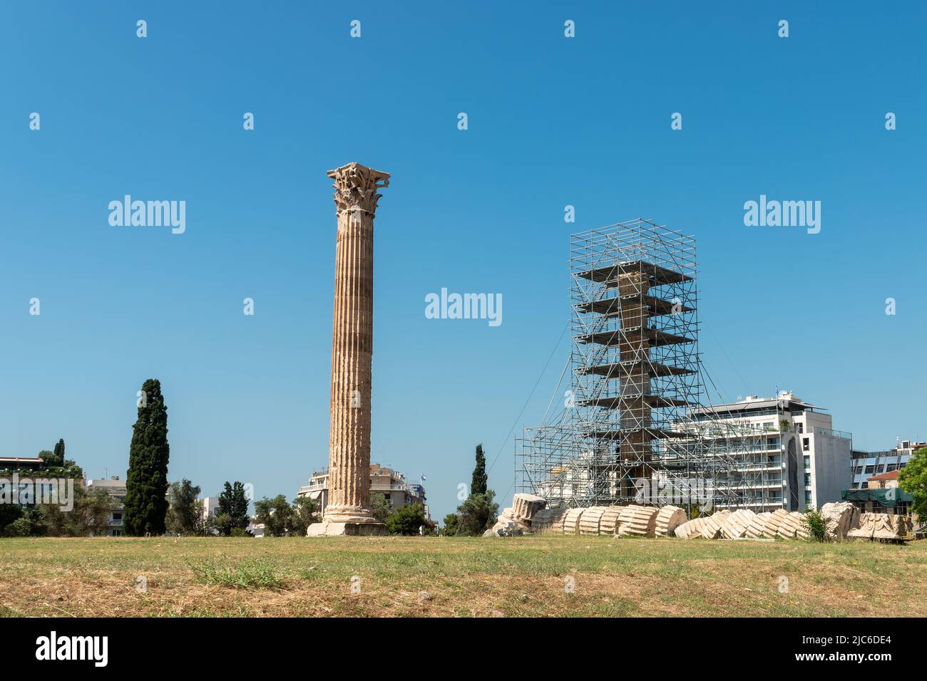 The ruins of the temple of Zeus, Athens, Greece Stock Photo