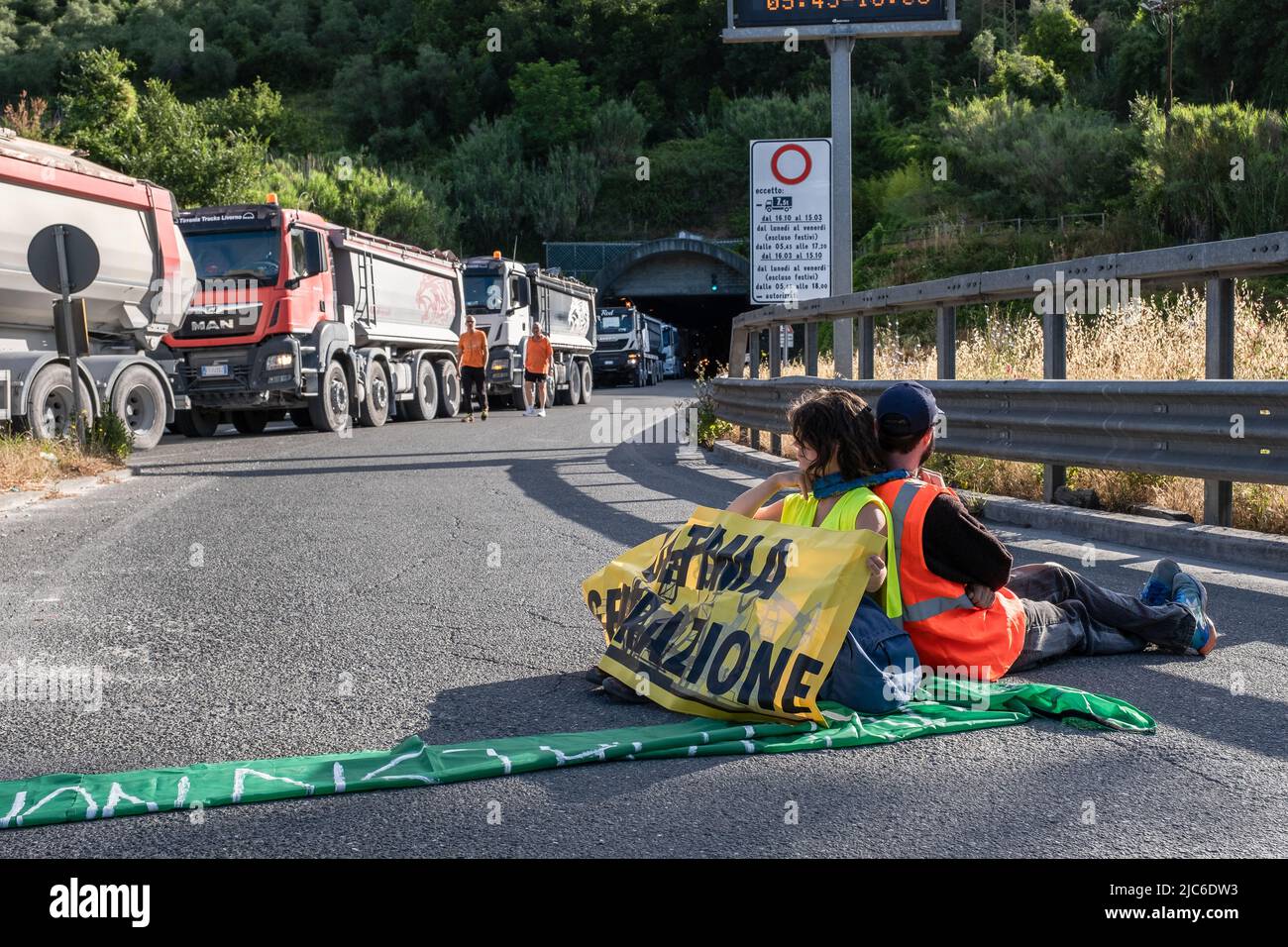CARRARA, ITALY.  10/06/2022. 'Extinction Rebellion' and 'Last Generation' protesters lock themselves together and block the road of marble in Carrara during a protest against the marble quarries. The marble quarries in the Apuan Alps are considered by Italian environmentalists to be Europe's biggest environmental disaster. Credit: Misanthropicture - Manuel Micheli/Alamy Live News Stock Photo