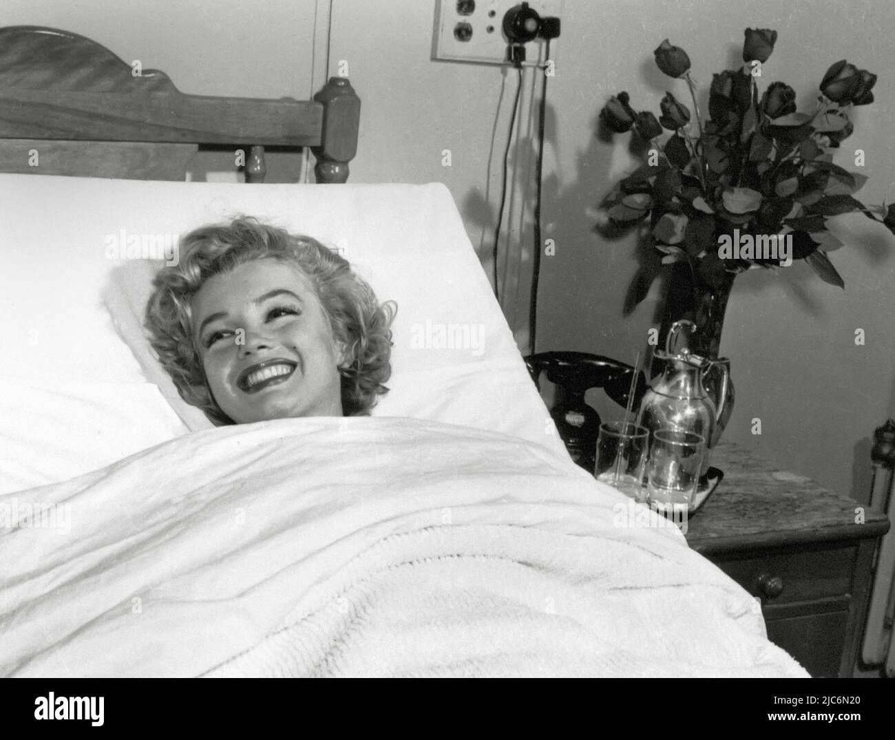 Marilyn Monroe Death - Listing Everything Wrong! - Imperidox