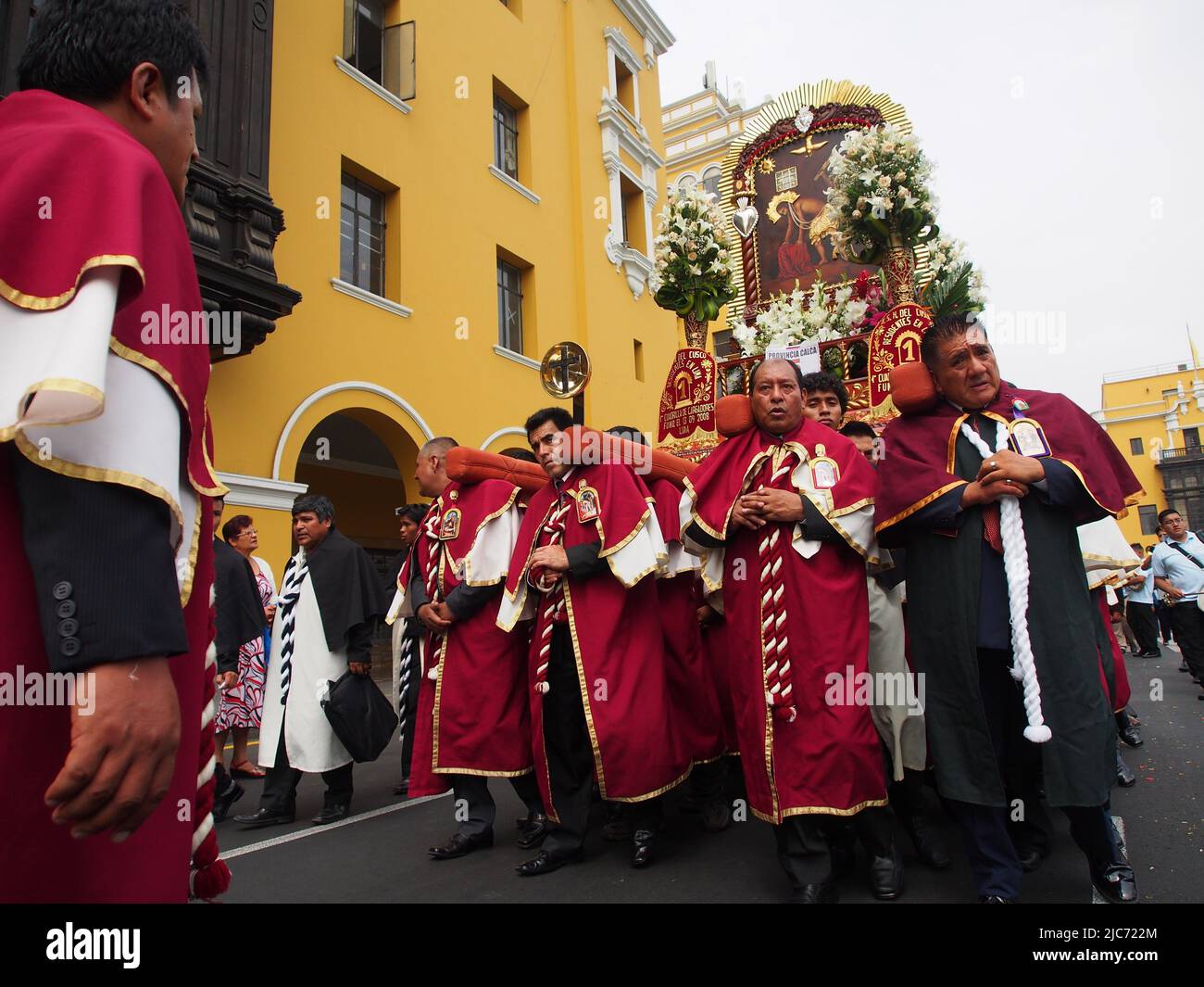 Devatees of Lord of Qoyllur Riti, carrying a religious litter. Hundreds of people accompanied the images of the Quechua-speaking vicarage of San Sebastian and Monserrate, who went out in procession, greeting the City of Lima for the 482 anniversary of its foundation. Stock Photo