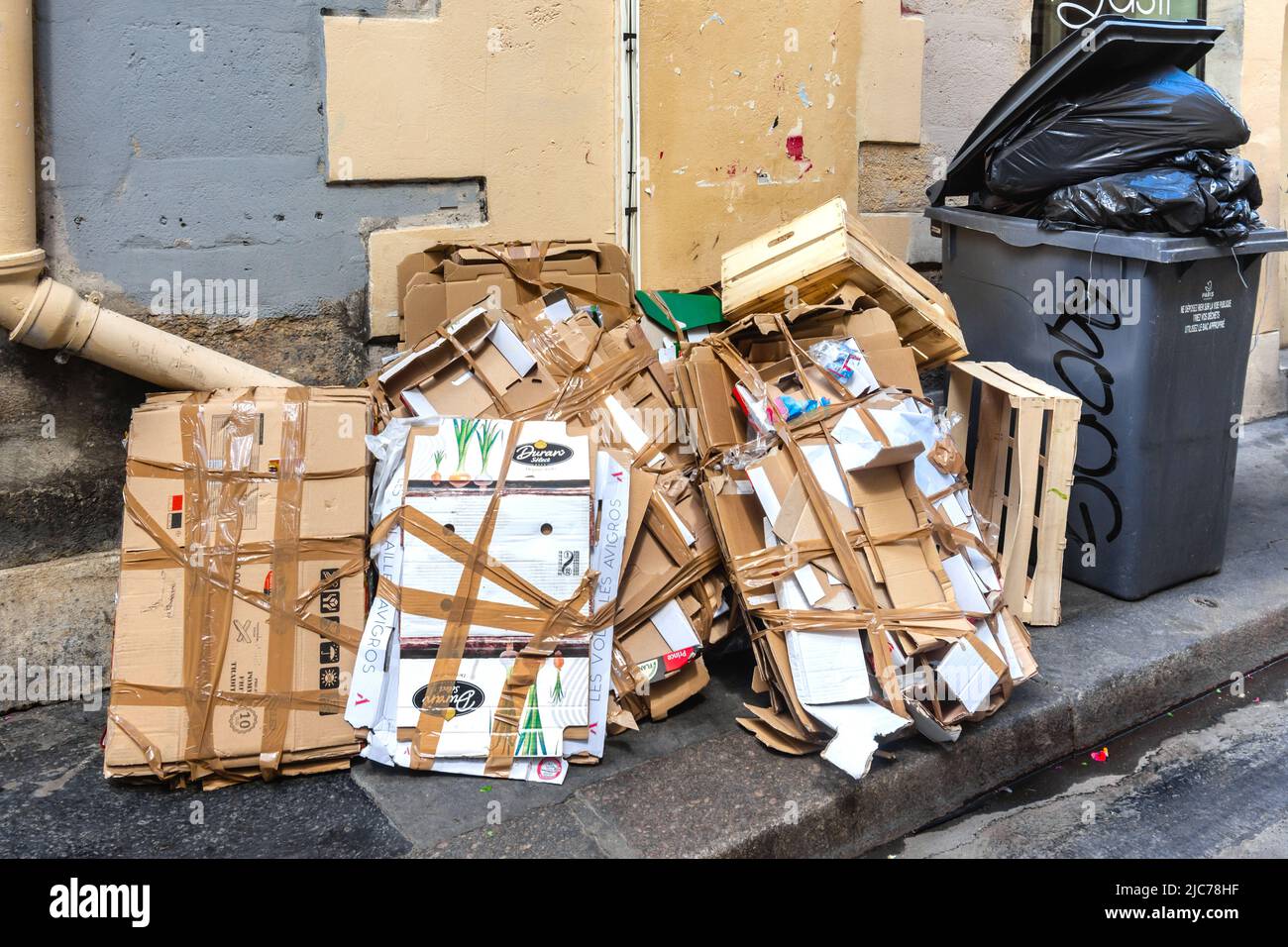 Rubbish on Parisian street awaiting refuse collection - Paris 4, France. Stock Photo