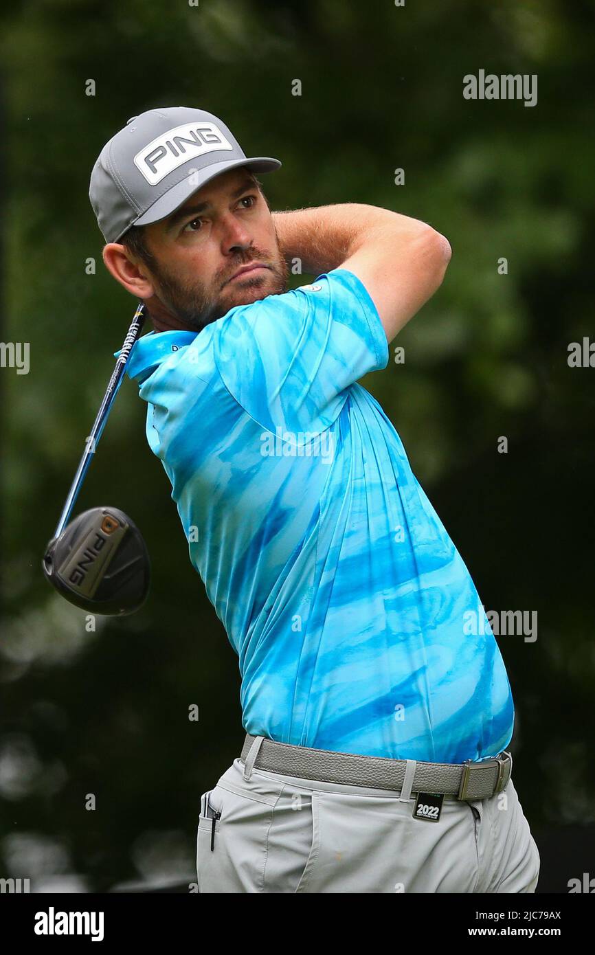 ST ALBANS, ENGLAND - JUNE 09: Louis Oosthuizen of South Africa tees off on the 4th hole during day one of the LIV Golf Invitational at The Centurion Club on June 9, 2022 in St Albans, England. (MB Media) Stock Photo