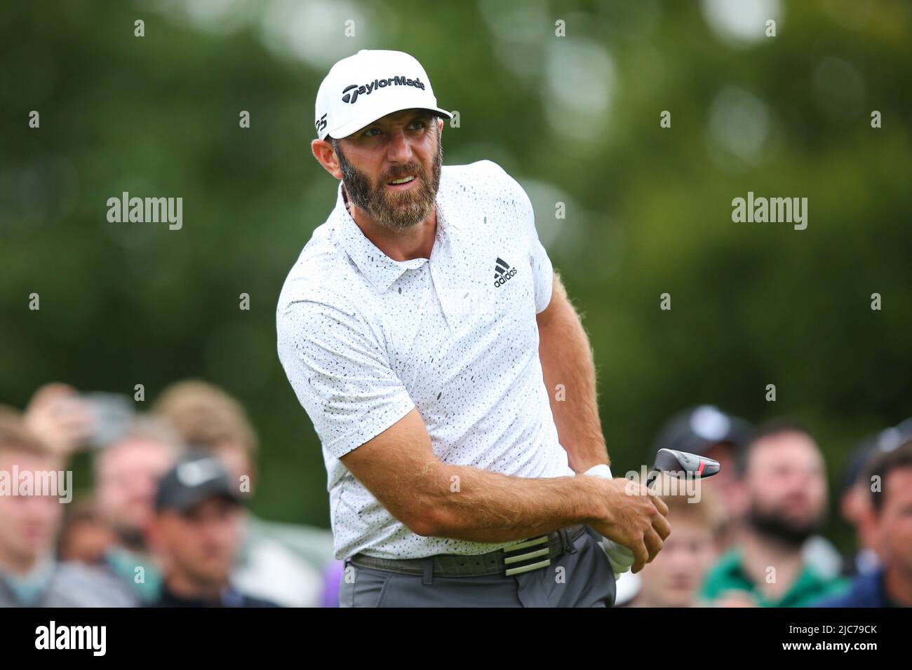 ST ALBANS, ENGLAND - JUNE 09: Dustin Johnson of the United States follows his tee shot on the 10th hole during day one of the LIV Golf Invitational at The Centurion Club on June 9, 2022 in St Albans, England. (MB Media) Stock Photo