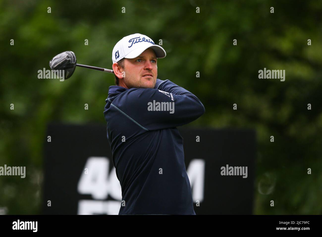 ST ALBANS, ENGLAND - JUNE 09: Bernd Wiesberger of Austria tees off on the 4th hole during day one of the LIV Golf Invitational at The Centurion Club on June 9, 2022 in St Albans, England. (MB Media) Stock Photo