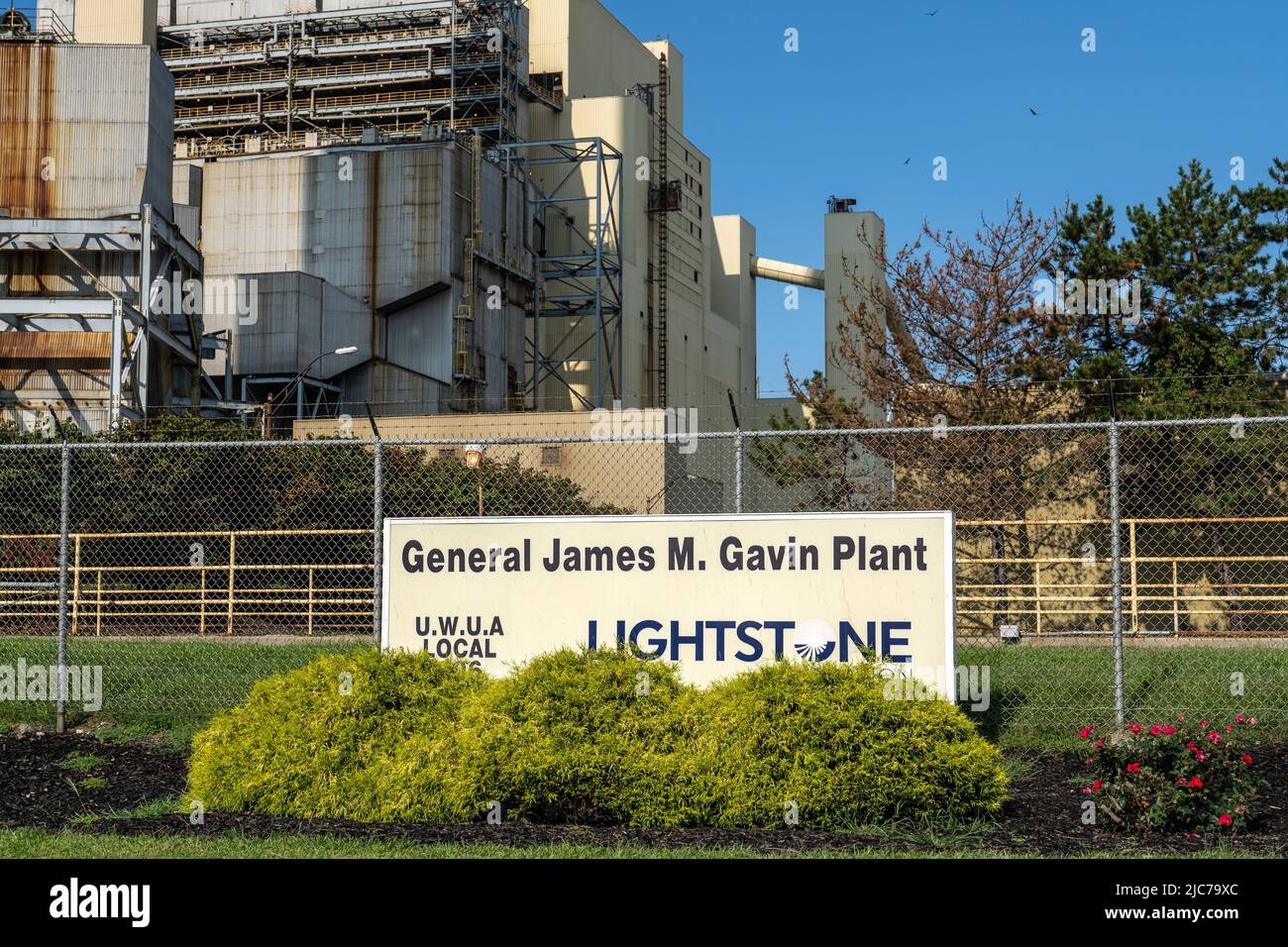 Cheshire, Ohio - Sept. 10, 2021: The General James M. Gavin Power Plant is a 2,600-megawatt supercritical coal-fired power station, owned by Lightston Stock Photo
