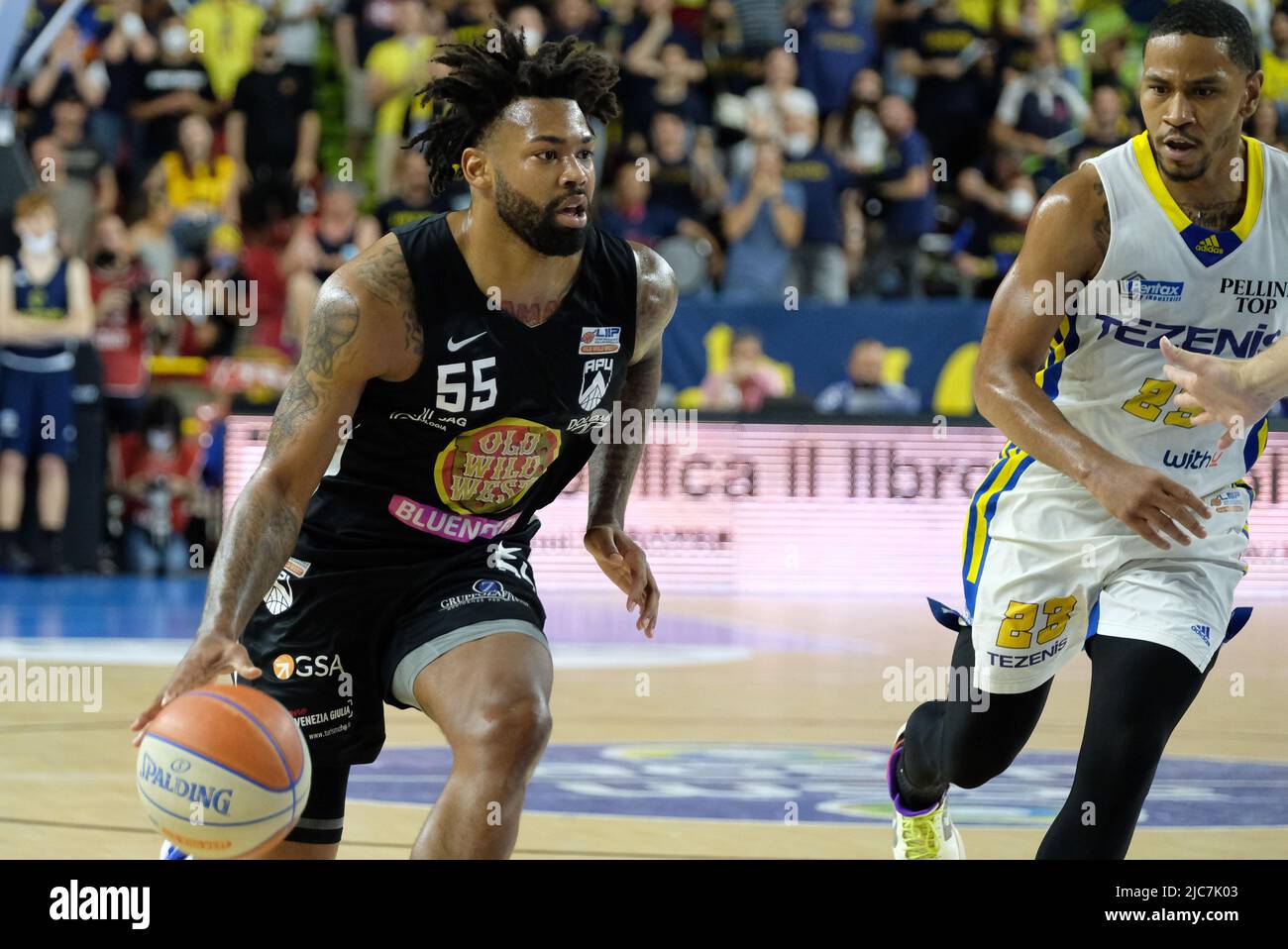 Verona, Italy. 10th June, 2022. Trevor Lacey - APU Old Wild West Udine  during Playoff finals - 3rd match - Tezenis Verona VS APU Udine, Italian  Basketball Serie A2 Men Championship in