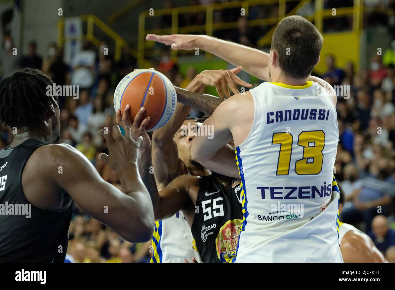 Verona, Italy. 10th June, 2022. Trevor Lacey - APU Old Wild West Udine  during Playoff finals - 3rd match - Tezenis Verona VS APU Udine, Italian Basketball  Serie A2 Men Championship in