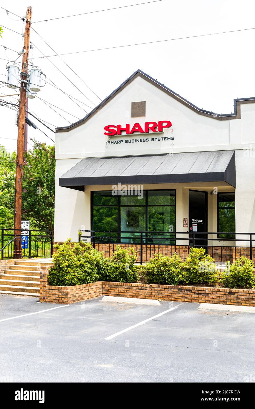BILTMORE VILLAGE in ASHEVILLE, NC, USA-5 JUNE 2022: Sharp Business Systems, building facade, sign. Stock Photo
