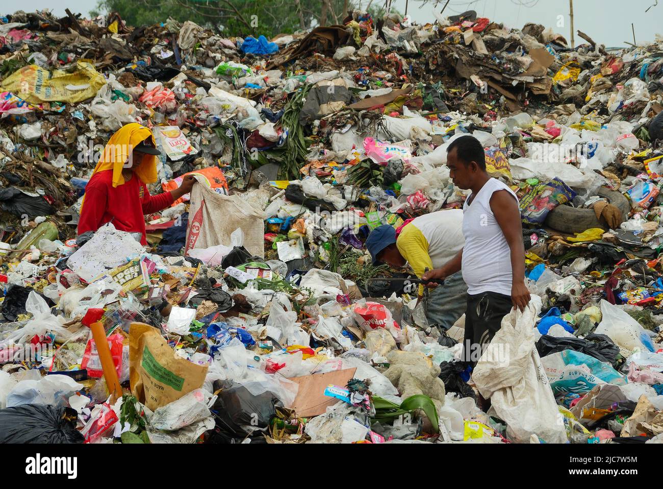 June 8, 2022, Rizal, Philippines Waste pickers digs through the piles