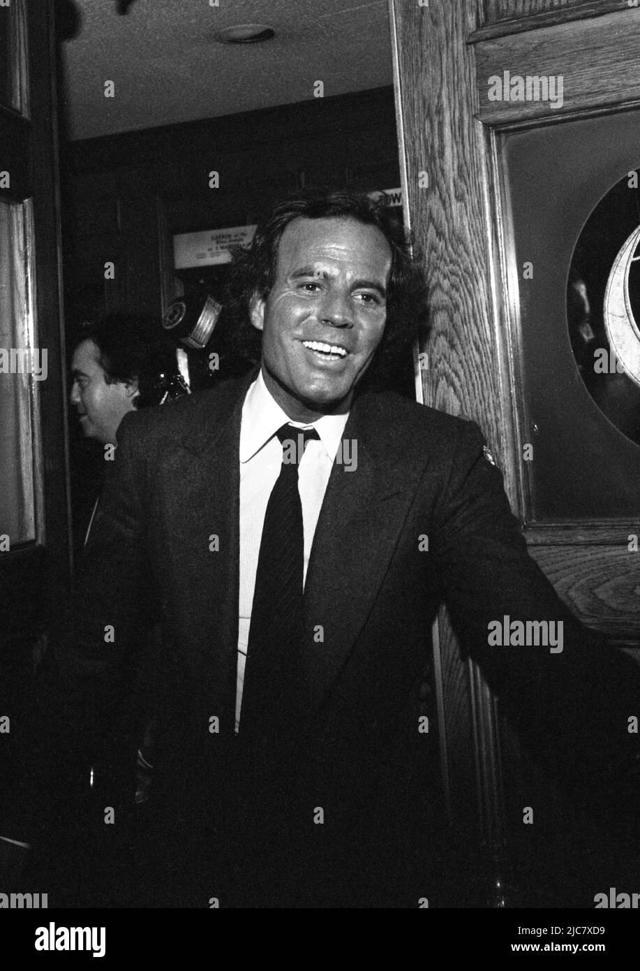 Julio Iglesias next to his sons Enrique and Julio Jose in Hawai In News  Photo - Getty Images