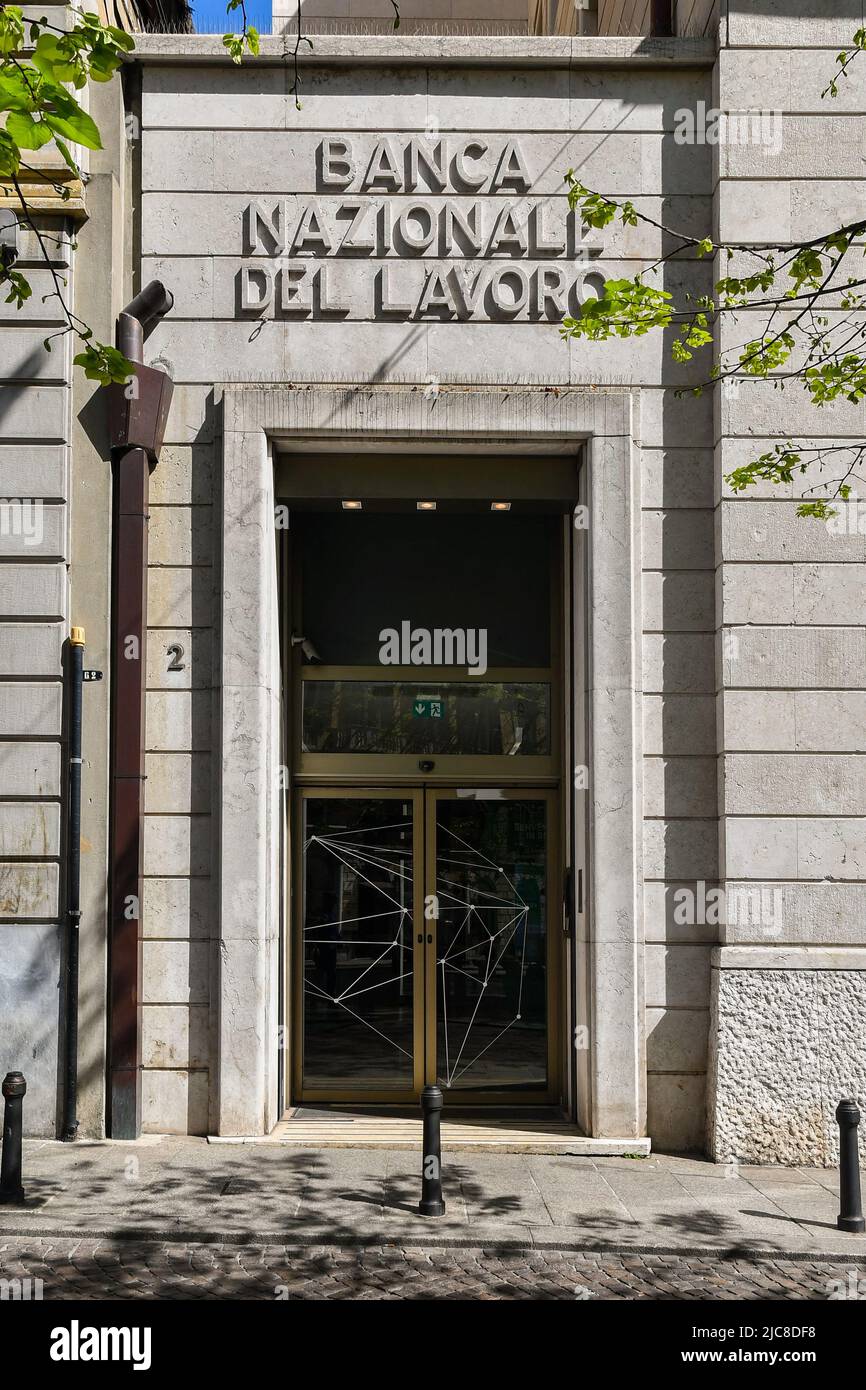 Exterior of a branch of the Banca Nazionale del Lavoro (BNL), a subsidiary of BNP Paribas, in the centre of Genoa, Liguria, Italy Stock Photo