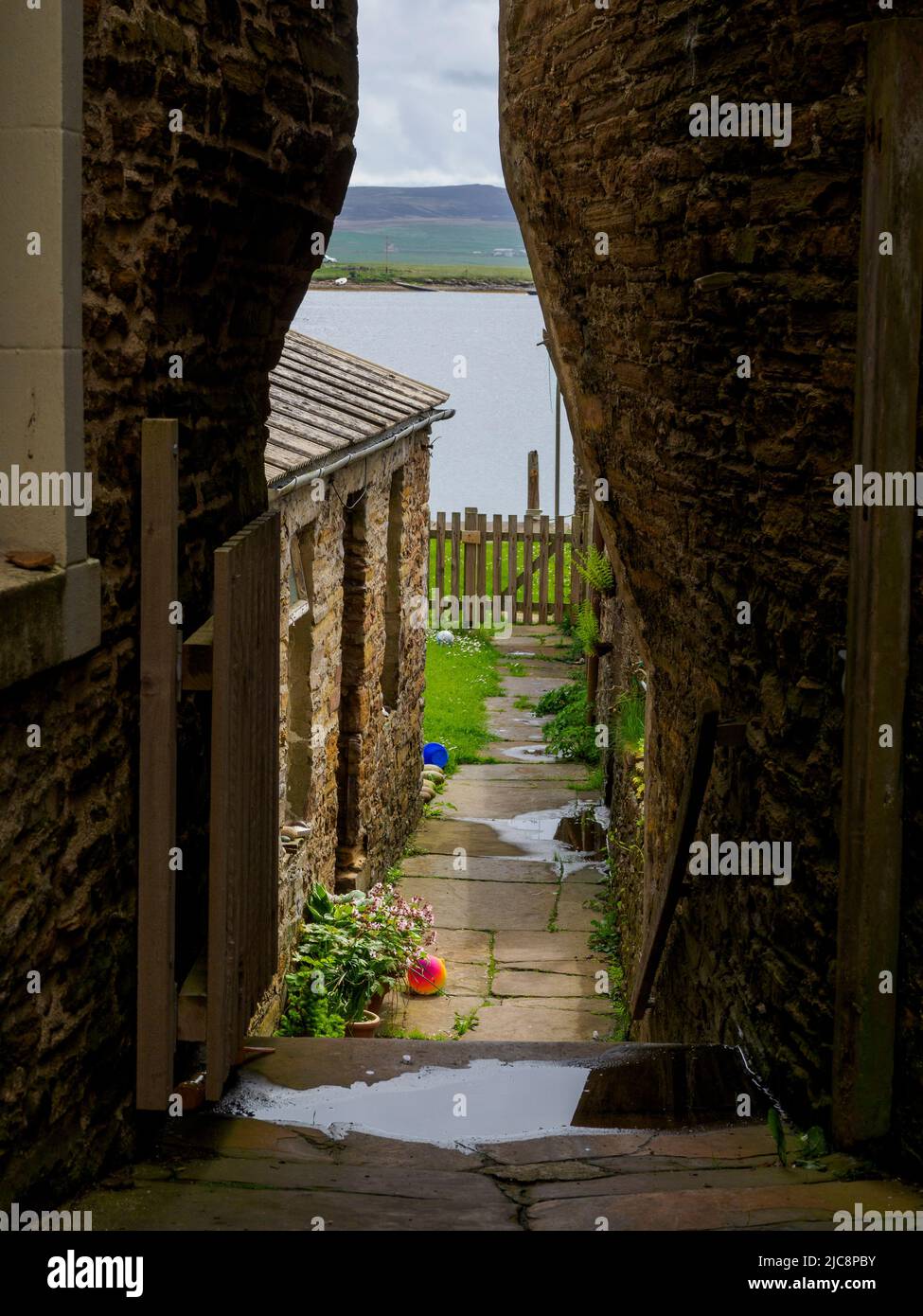 View down a lane to the harbour, Stromness, Orkney Stock Photo