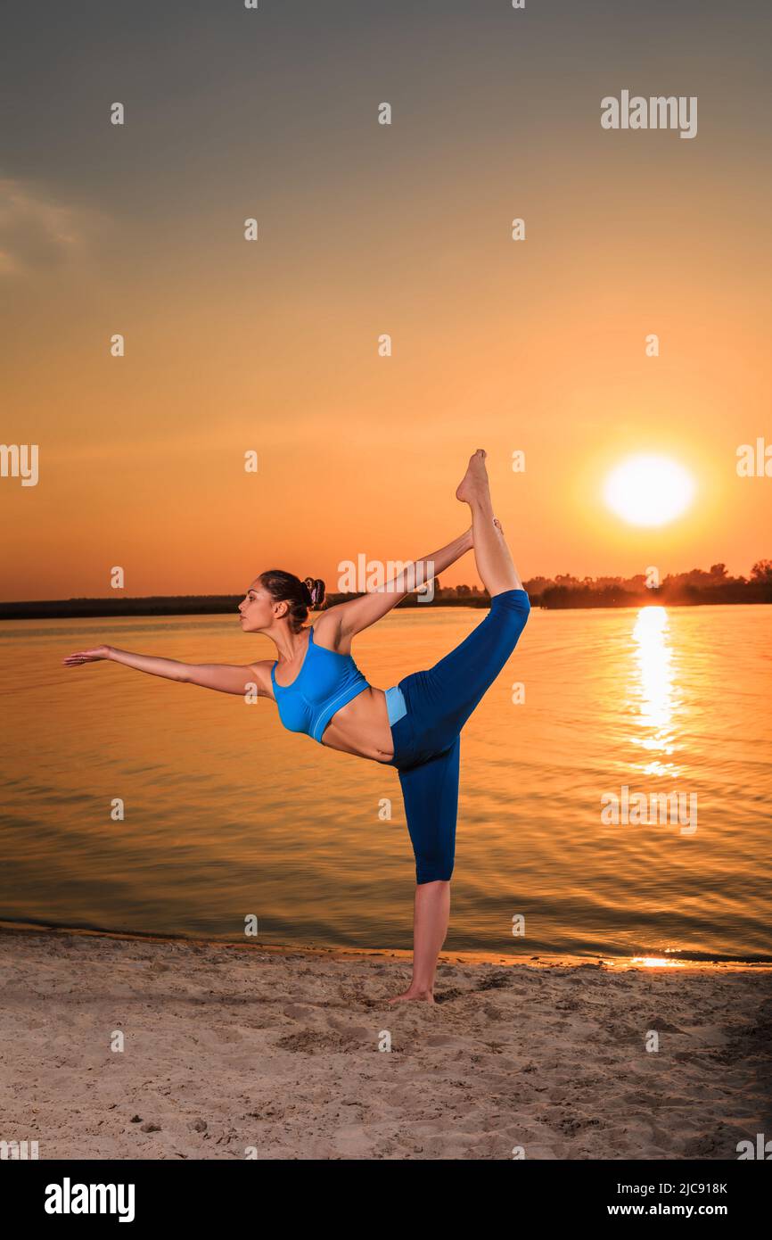 yoga at sunset on the beach Stock Photo - Alamy