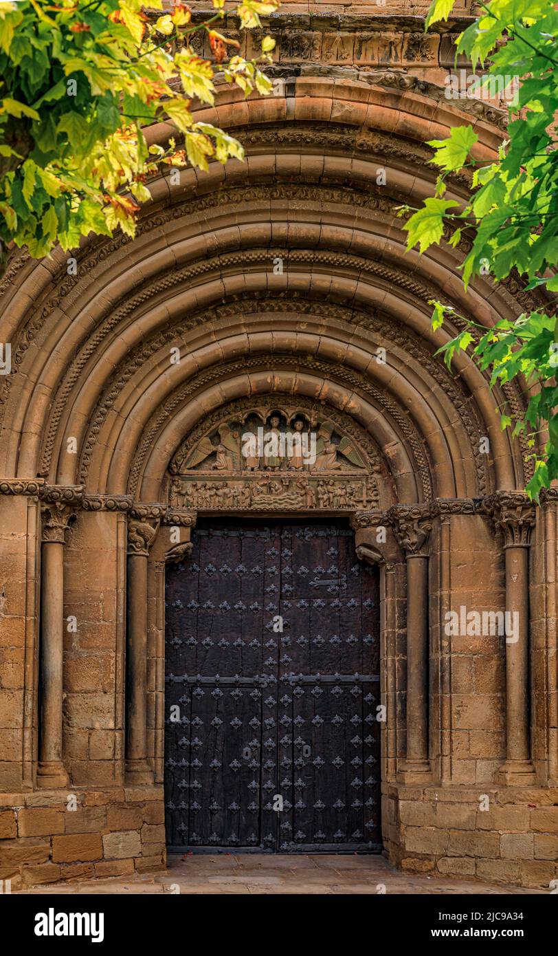 Romanesque portal decorated with carvings of the saints on the archivolt of Iglesia De San Pedro, or Saint Peter s, Apostle of Olite church in Spain Stock Photo