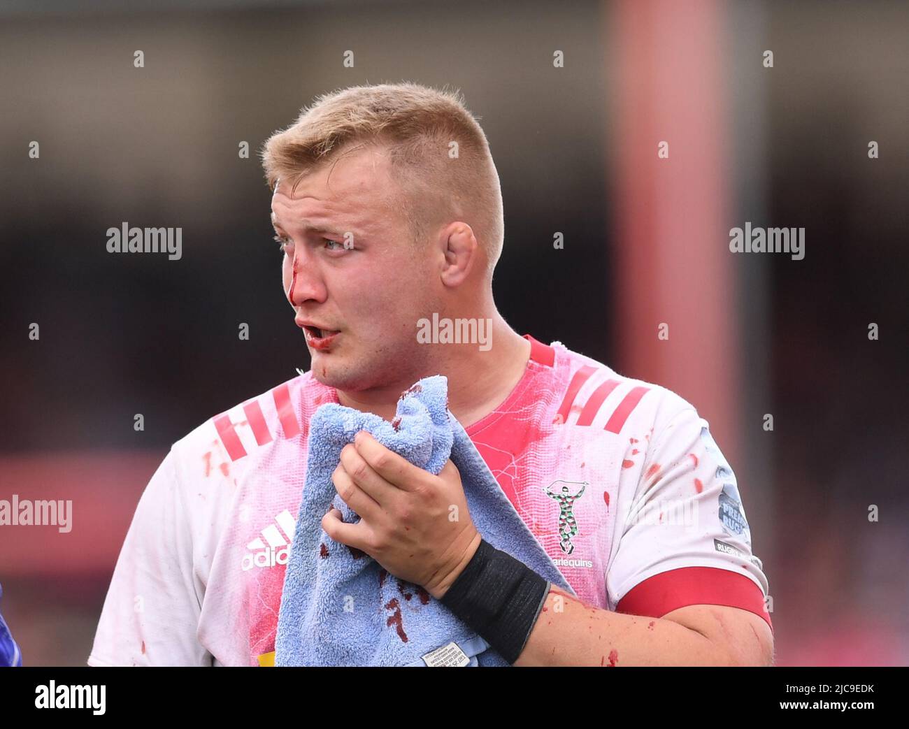 11th June 2022;  StoneX Stadium, Hendon, England: Gallagher Premiership rugby semi-final play-off, Saracens versus Harlequins; Jack Walker of Harlequins leaves the field for treatment Stock Photo