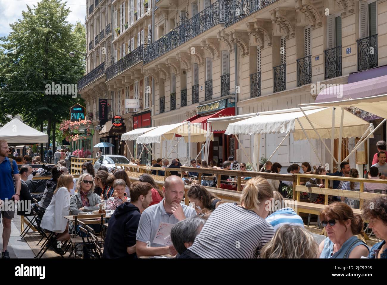 Paris 6 restaurant hi-res stock photography and images - Page 3 - Alamy