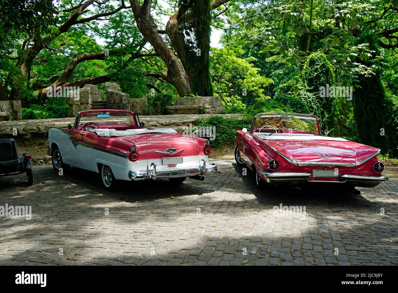 old classic car in the streets of havana, kuba Stock Photo Alamy