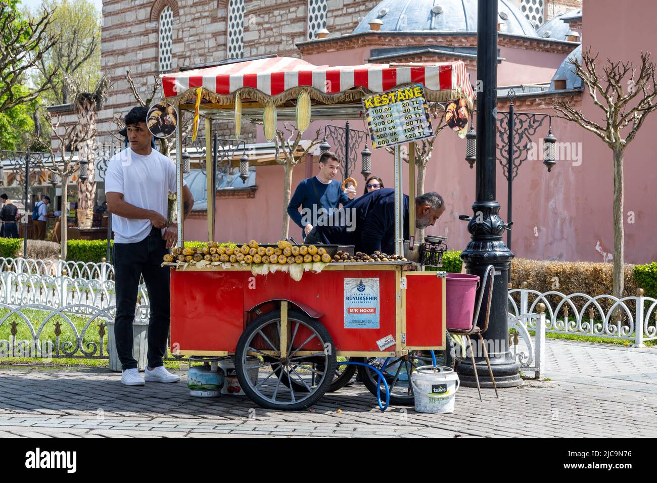 A street vendor selling snacks at Sultanahmet Square, Istanbul, Türkiye. Stock Photo
