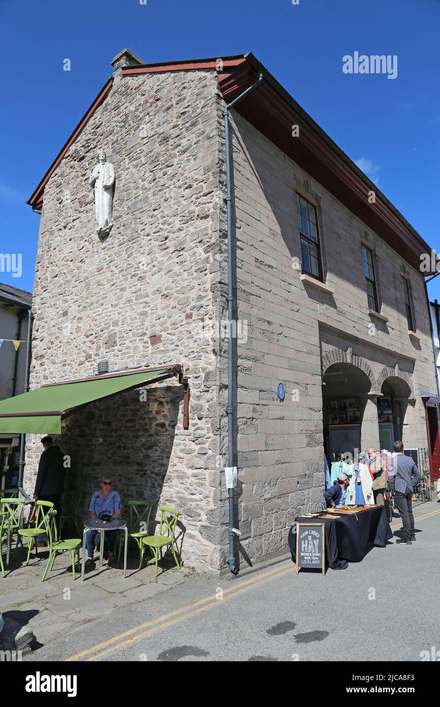 Hay on wye market cheese hires stock photography and images Alamy