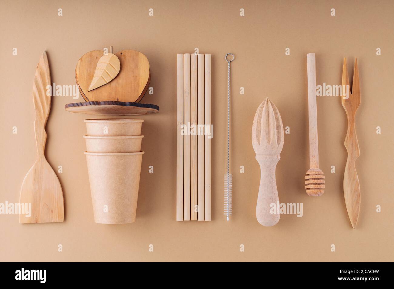 Eco-friendly Kitchen Utensils, Paper Disposable Tableware And Mesh Bag.  Wooden Cutlery And Shopping Bag On A Beige Background. Sustainable  Lifestyle. Zero Waste Concept Stock Photo, Picture and Royalty Free Image.  Image 188223475.