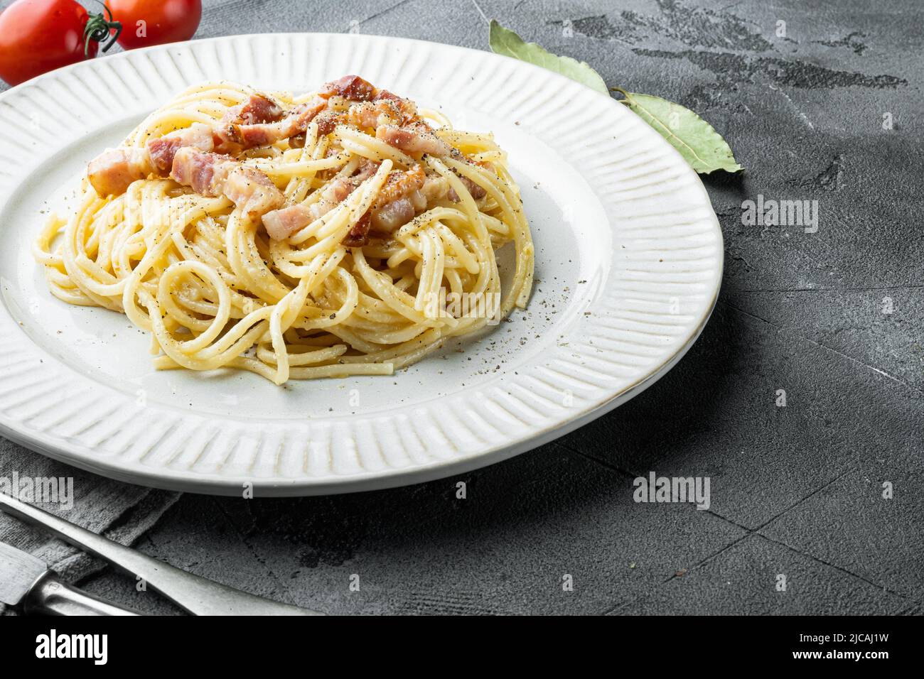 Picture of Oven-Baked 4-Ingredient Garlic Parmesan Noodles - hmrecipes