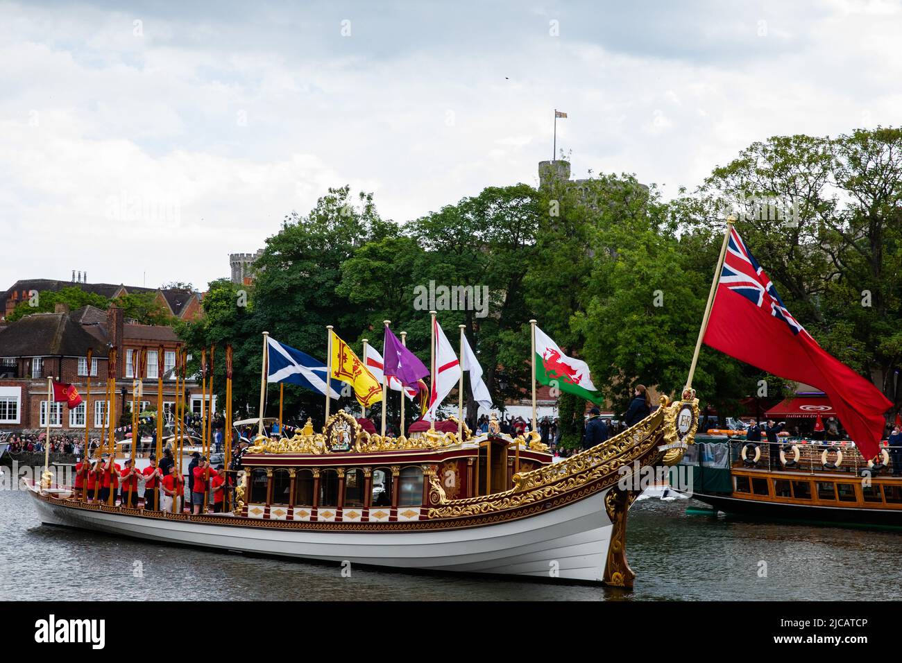 Windsor, UK. 4th June, 2022. The Platinum Jubilee Flotilla, a river