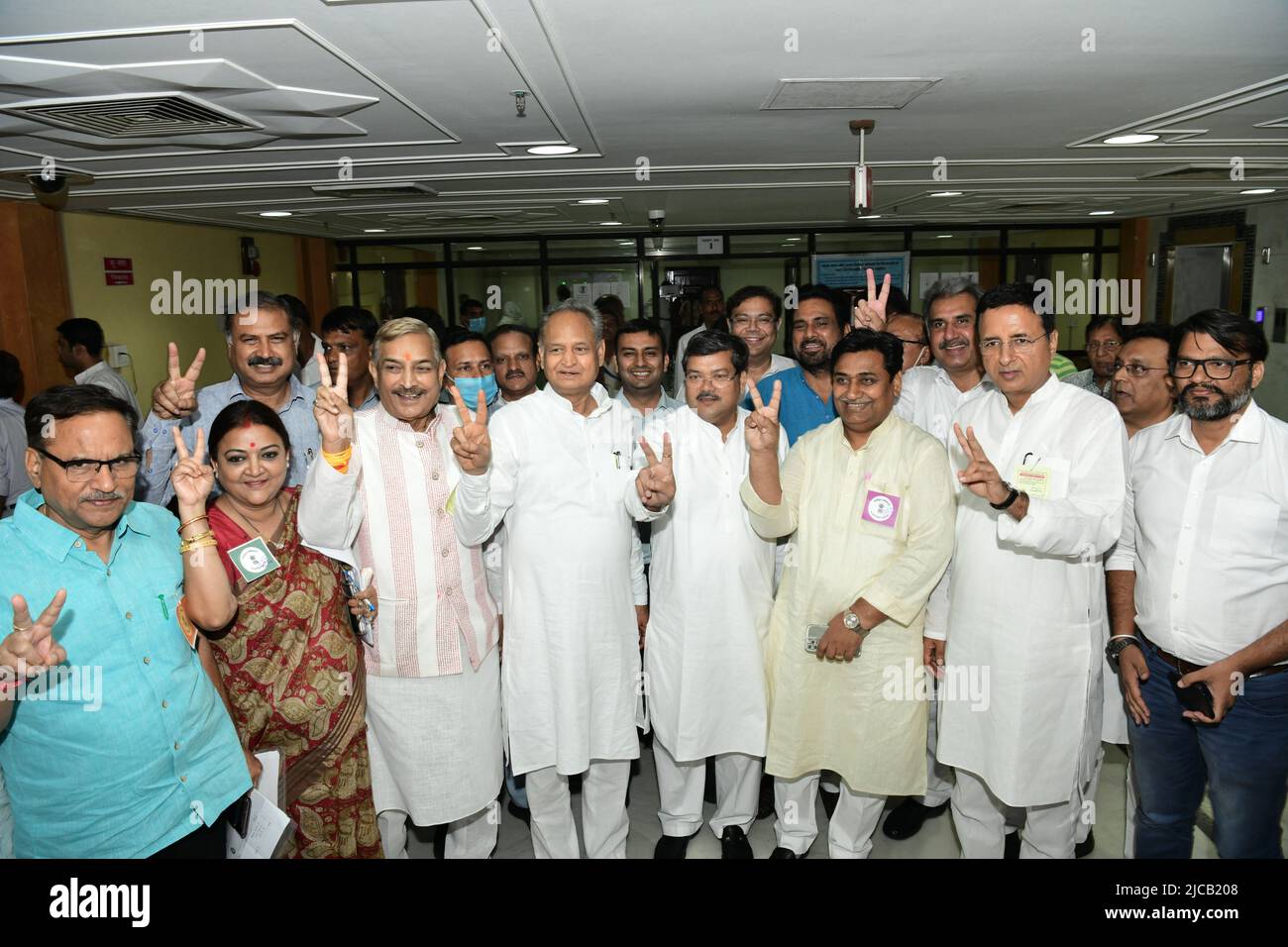 Jaipur, India. 10th June, 2022. Rajasthan Chief Minister Ashok Gehlot with Congress candidates Pramod Tiwari, Randeep Surjewala, Mukul Wasnik and ministers flashes the victory sign after casting their votes for Rajya Sabha elections. The ruling Congress won three of the four seats in the state while BJP bagged one seat. (Photo by Sumit Saraswat/Pacific Press) Credit: Pacific Press Media Production Corp./Alamy Live News Stock Photo