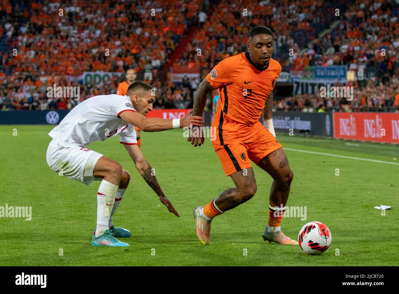 Rotterdam, Netherlands. 12th June, 2022. Steven Bergwijn of Netherlands with the ball during the UEFA Nations League, League A, Group 4 match between Netherlands and Poland at Feijenoord 'De Kuip' Stadium in Rotterdam, Netherlands on June 11, 2022 (Photo by Andrew SURMA/ Credit: Sipa USA/Alamy Live News Stock Photo