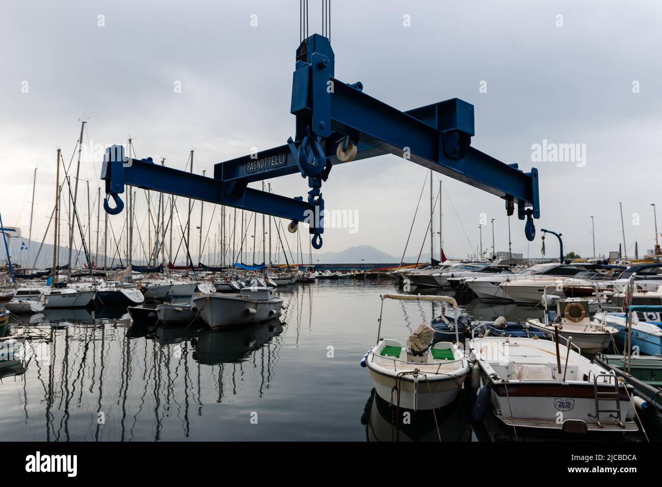 Crane lifting small boat hi-res stock photography and images - Alamy