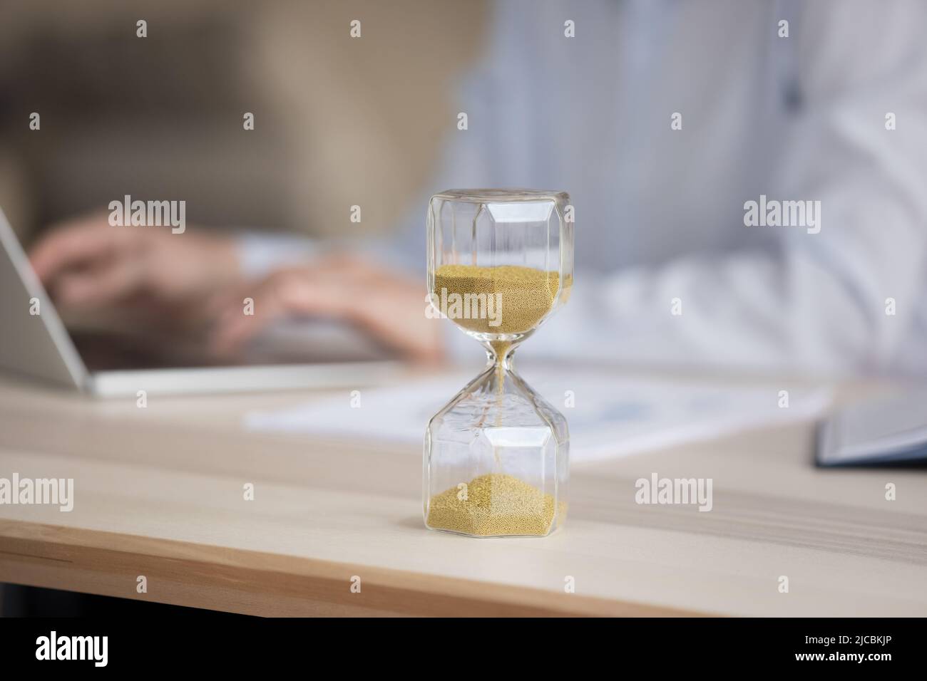 Hourglass laptop hi-res stock photography and images - Alamy