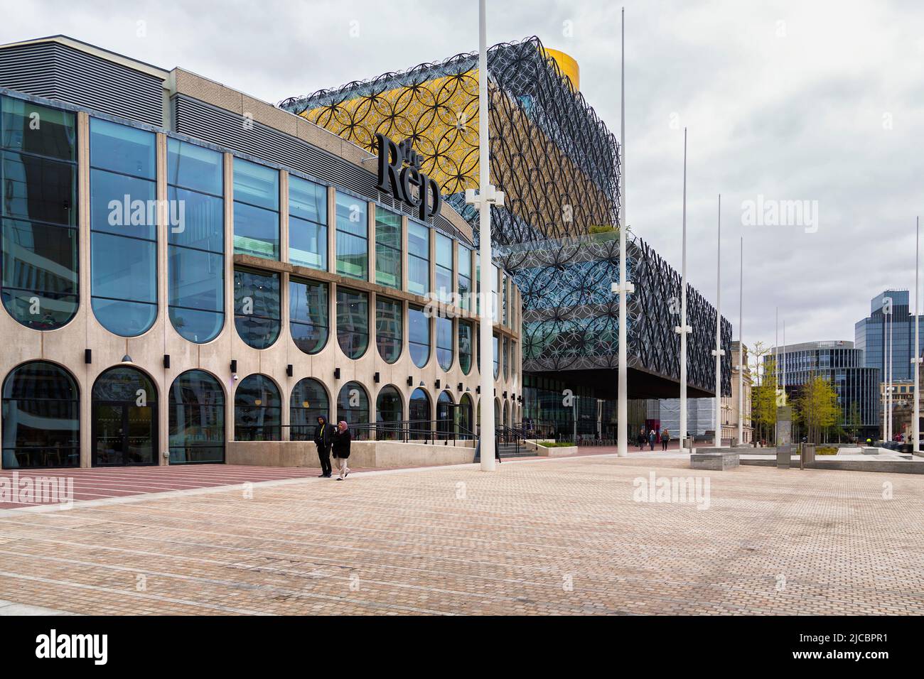 The Rep - Birmingham Repertory Theatre is the longest-established of Britain's building-based theatre companies. Next to it The Library of Birmingham. Stock Photo