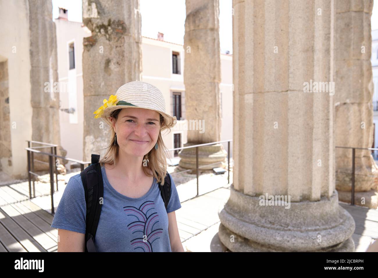 Female tourist in straw hi-res stock photography and images - Alamy
