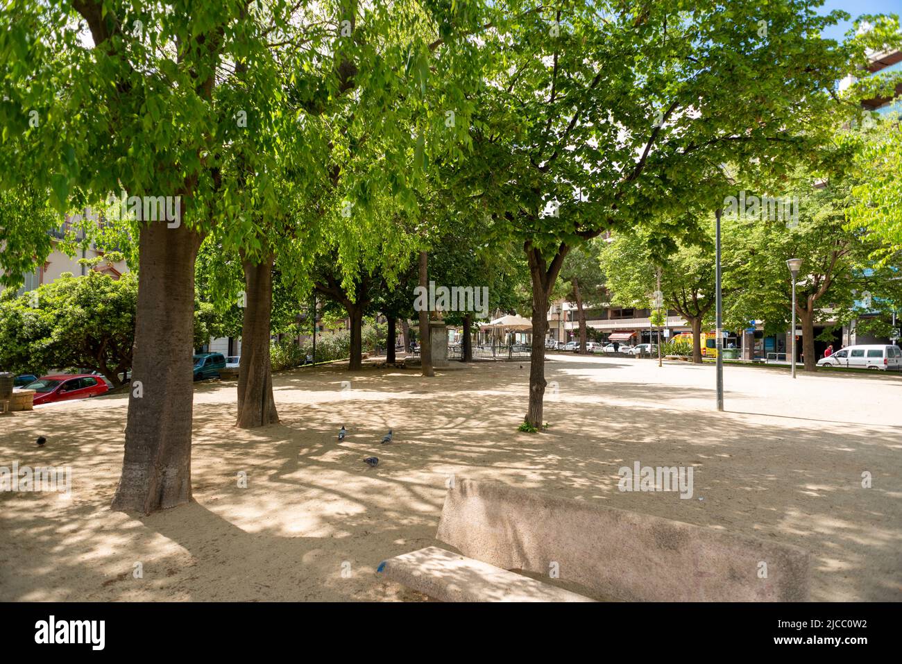 Quiet urban park hi-res stock photography and images - Alamy