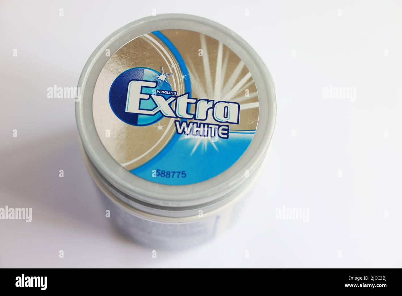 Extra white sweet mint chewing gum from the brand Wrigleys from Mars