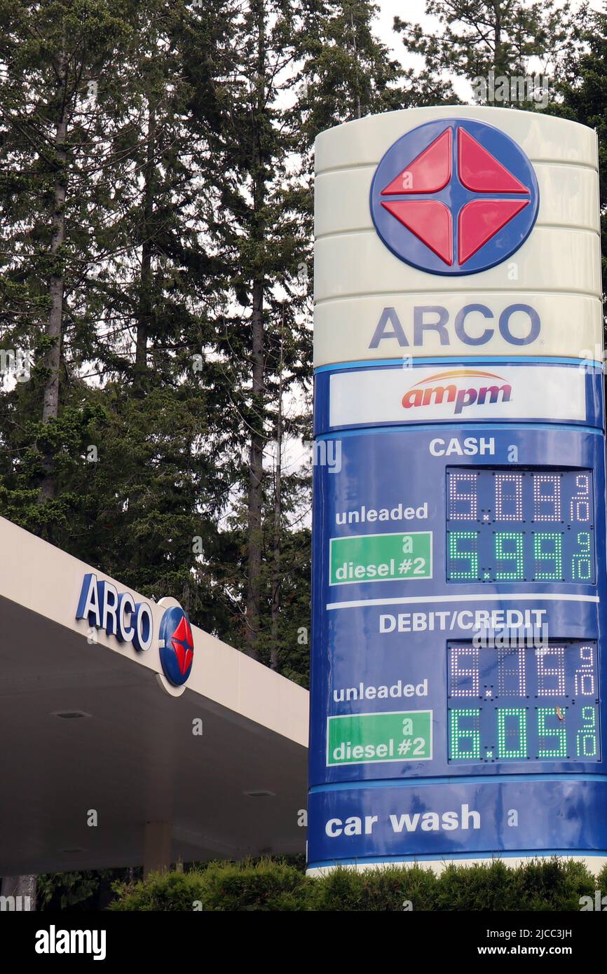 Poulsbo, United States. 11th June, 2022. A gas station sign in Poulsbo, Washington displays a $5.09 price per gallon ($1.34 per liter). The average retail price per gallon of gasoline in the United States passed $5 over the weekend, the highest recorded price in history. (Photo by Toby Scott/SOPA Images/Sipa USA) Credit: Sipa USA/Alamy Live News Stock Photo