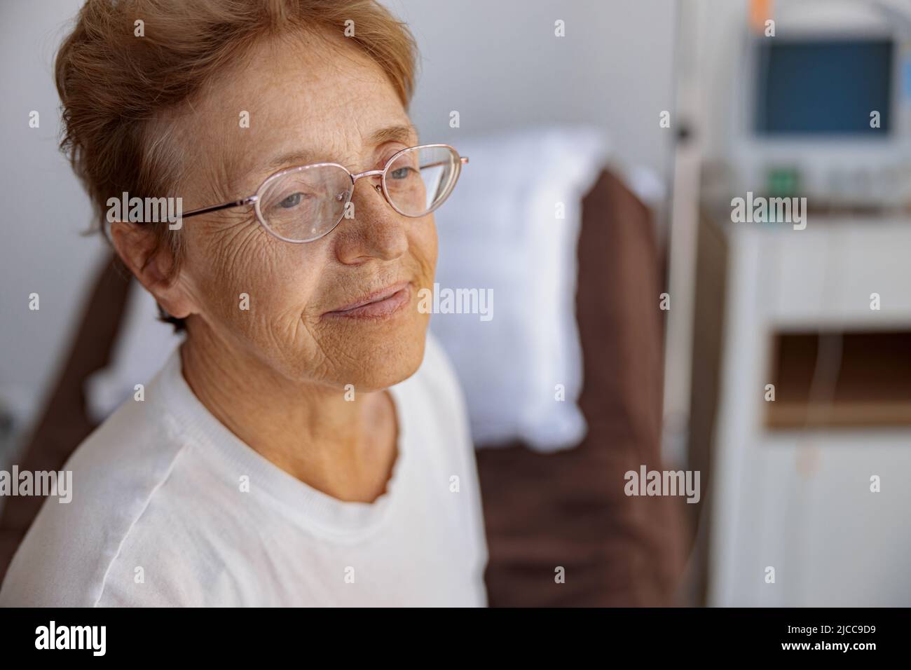 Hospital ward bed sitting hi-res stock photography and images - Alamy