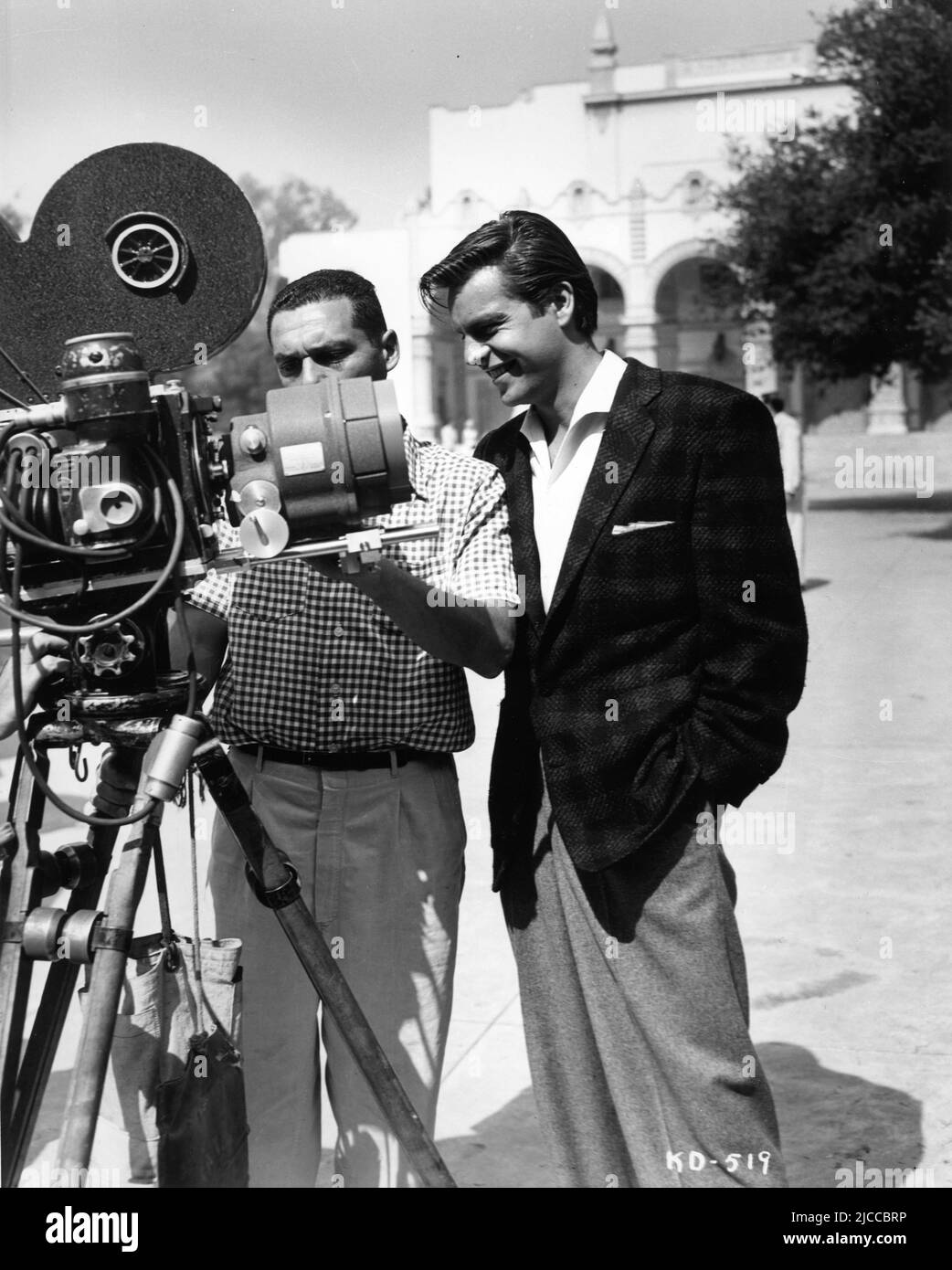 Cinematographer LUCIEN BALLARD and ROBERT WAGNER on set location candid in Arizona during filming of A KISS BEFORE DYING 1956 director GERD OSWALD novel Ira Levin Crown Productions / United Artists Stock Photo