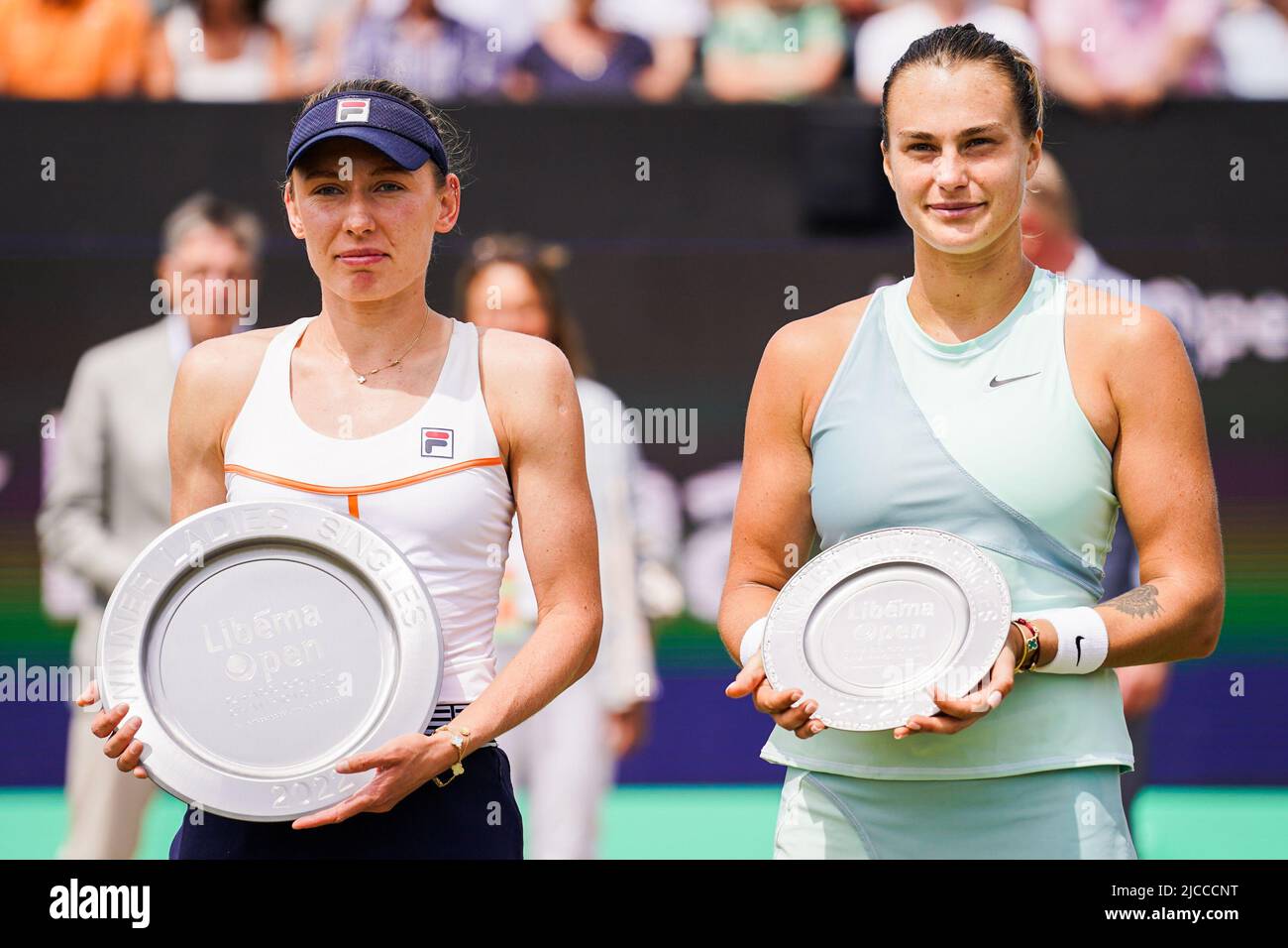 'S-HERTOGENBOSCH, NETHERLANDS - JUNE 12: Ekaterina Alexandrova of Russia and Aryna Sabalenka of Belarus poses with both trophies during the Womens Singles Final match between Aryna Sabalenka of Belarus and Ekaterina Alexandrova of Russia at the Autotron on June 12, 2022 in 's-Hertogenbosch, Netherlands (Photo by Joris Verwijst/BSR Agency) Credit: BSR Agency/Alamy Live News Stock Photo