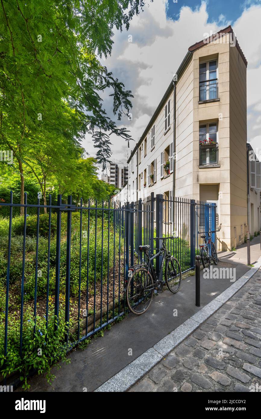 House and apartments alongside the Deberque garden, Paris 12, France. Stock Photo