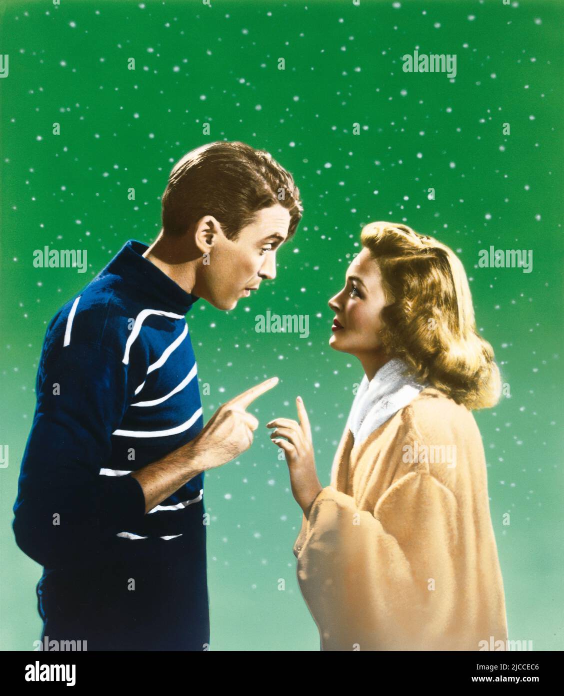 JAMES STEWART and DONNA REED in IT'S A WONDERFUL LIFE (1946), directed by FRANK CAPRA. Credit: RKO / Album Stock Photo