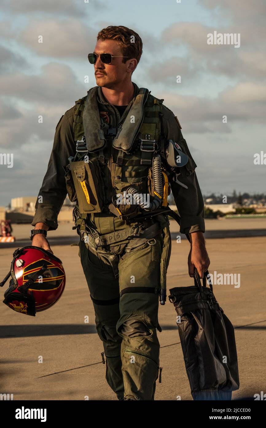 Miles Teller had jet fuel in his blood from Top Gun training Tom Cruise is  not impressed  Marca