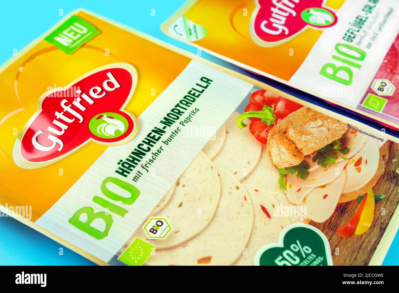 Deutsche Bio Produkte von Gutfried mit Wurstsorten und Verpackung mit EU-Siegel Stock Photo