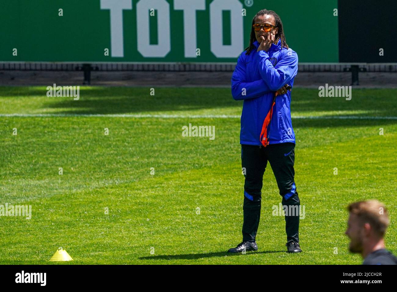ZEIST, NETHERLANDS - JUNE 12: assistent coach Edgar Davids of The Netherlands during a Training Session of The Netherlands at KNVB Campus on June 12, 2022 in Zeist, Netherlands. (Photo by Rene Nijhuis/Orange Pictures) Stock Photo